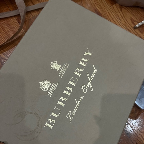 New with Box Burberry boots size 40 - Picture 4 of 4